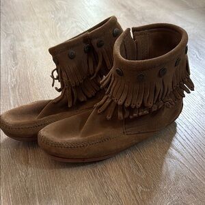 Minnetonka Brown Moccasin Fringe Shoes